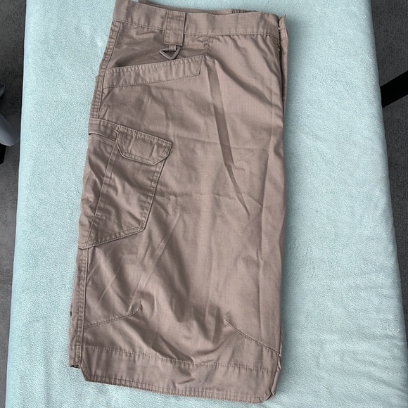 Men’s Lightweight Cargo/Utility Shorts - Picture 11 of 13